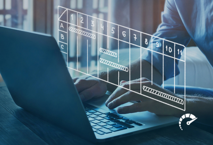 Representação de metodologia agile híbrida na gestão de projetos com cronograma digital em notebook.